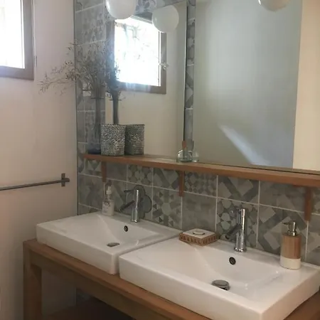 Maison Avec Terrasse A Arles, Provence